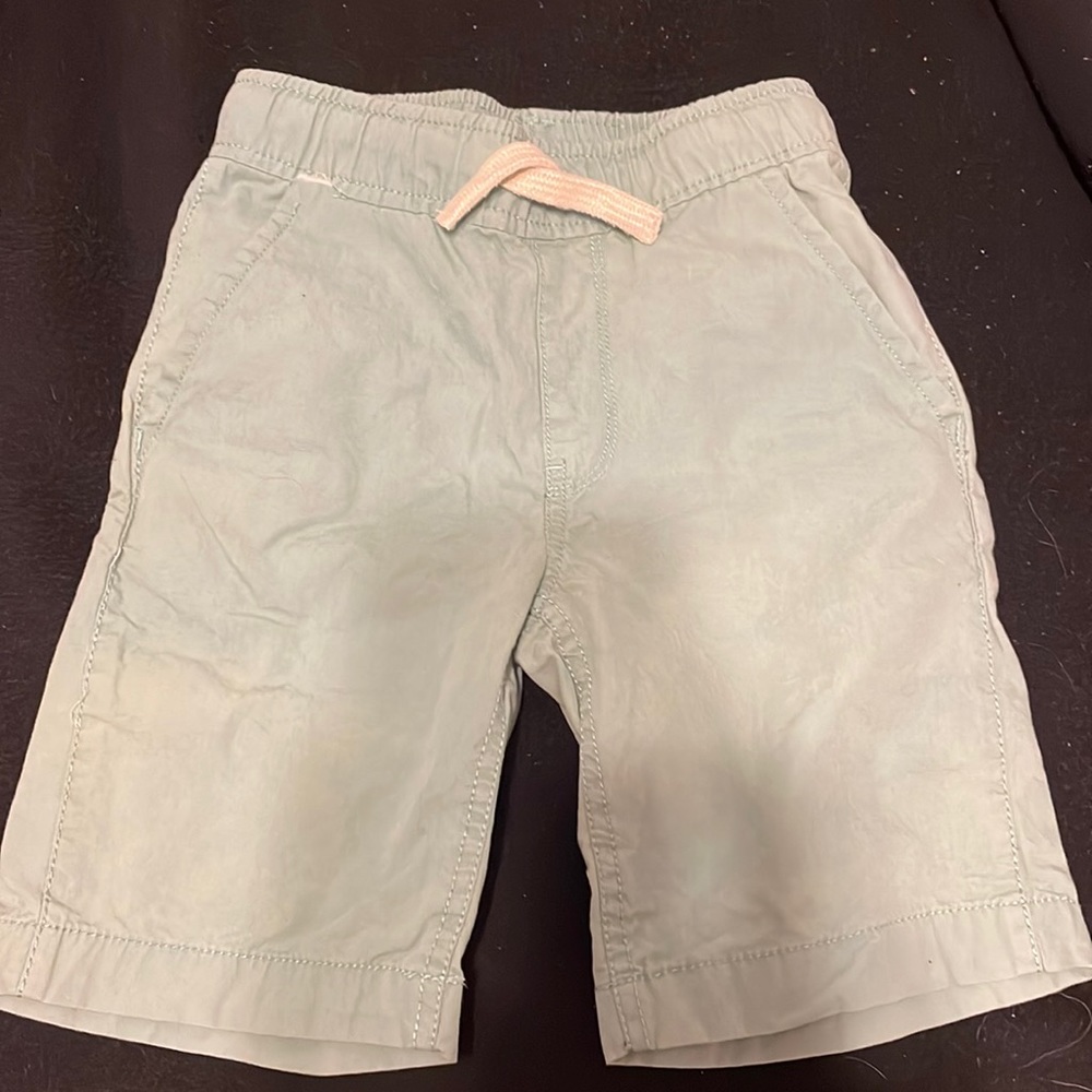 Boys shorts. Light green.